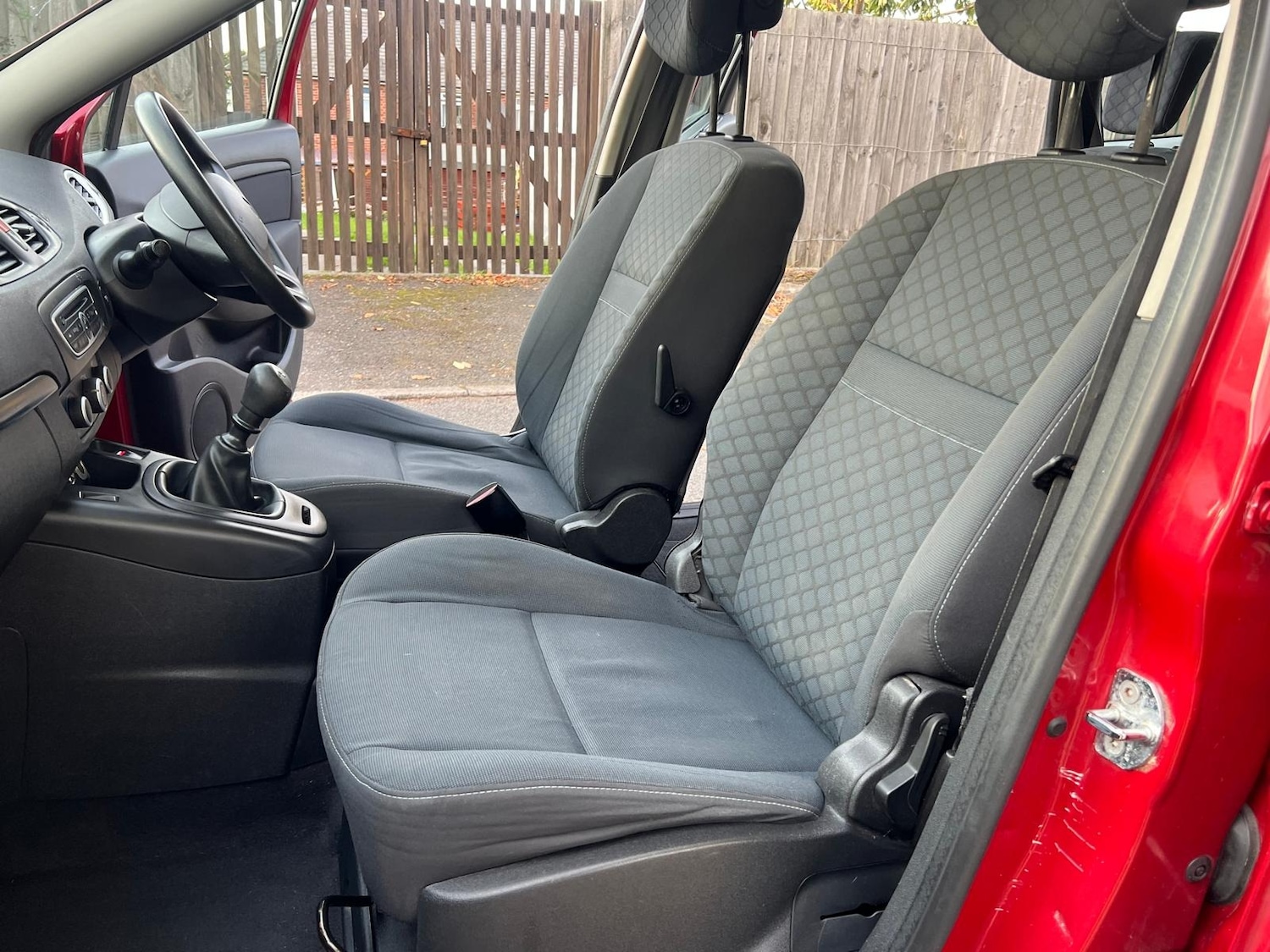 Used Renault Grand Scenic 2010 for sale - 76240288: Photo 23