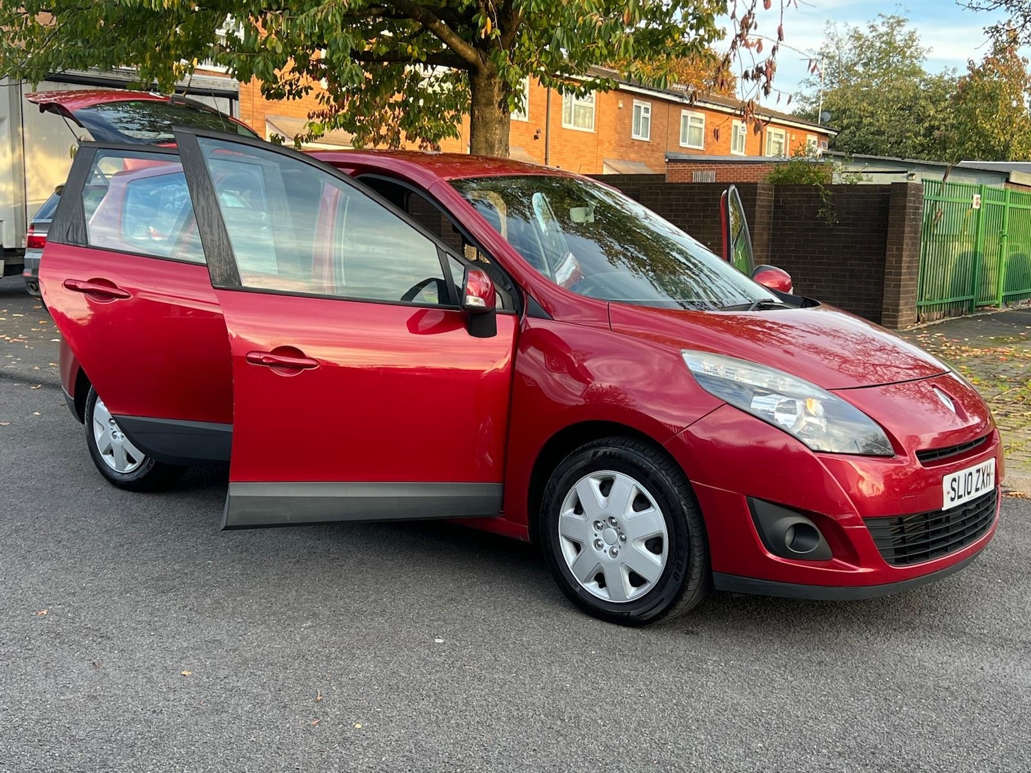 Used Renault Grand Scenic 2010 for sale - 76240288: Photo 29
