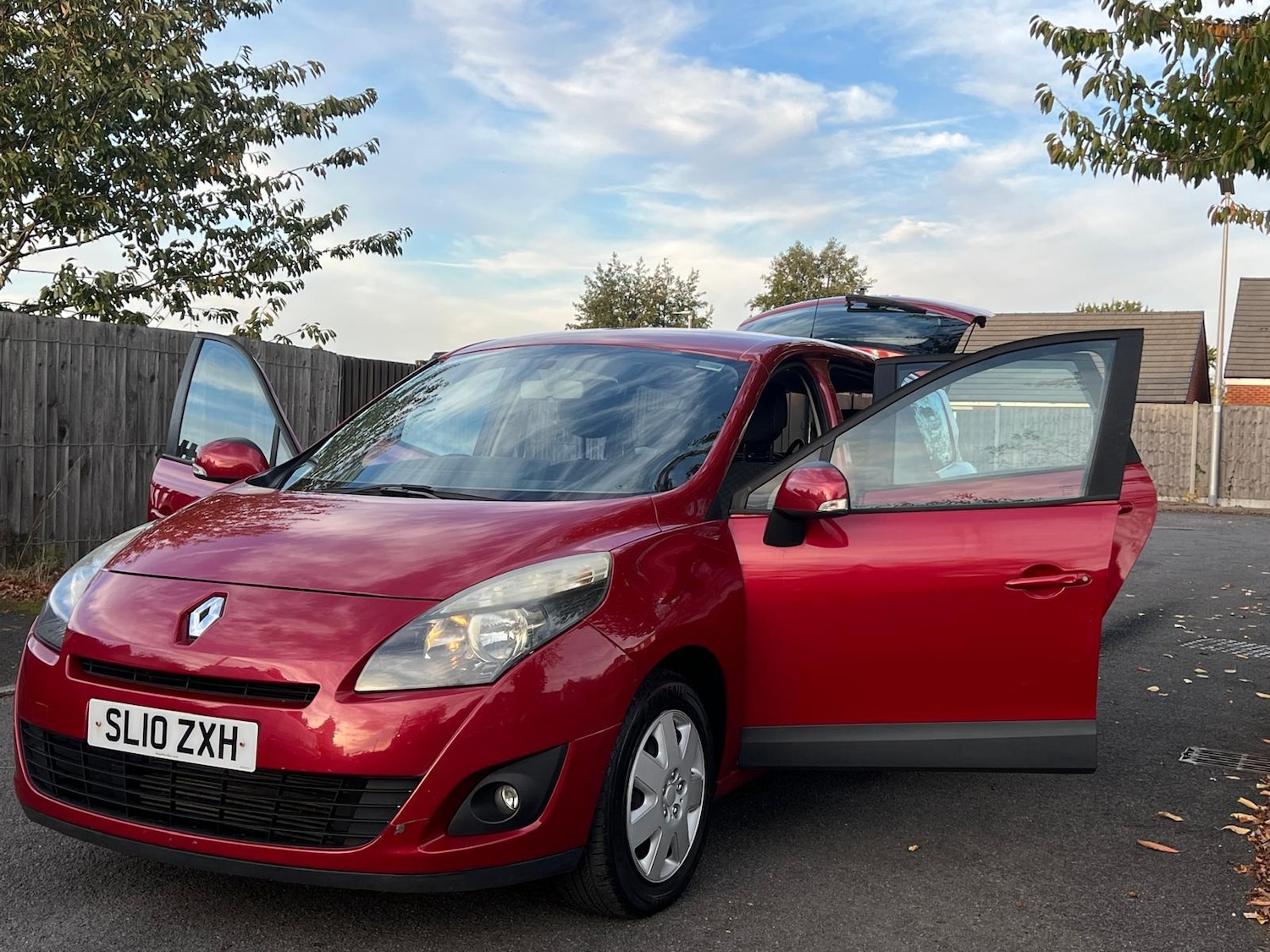 Used Renault Grand Scenic 2010 for sale - 76240288: Photo 32