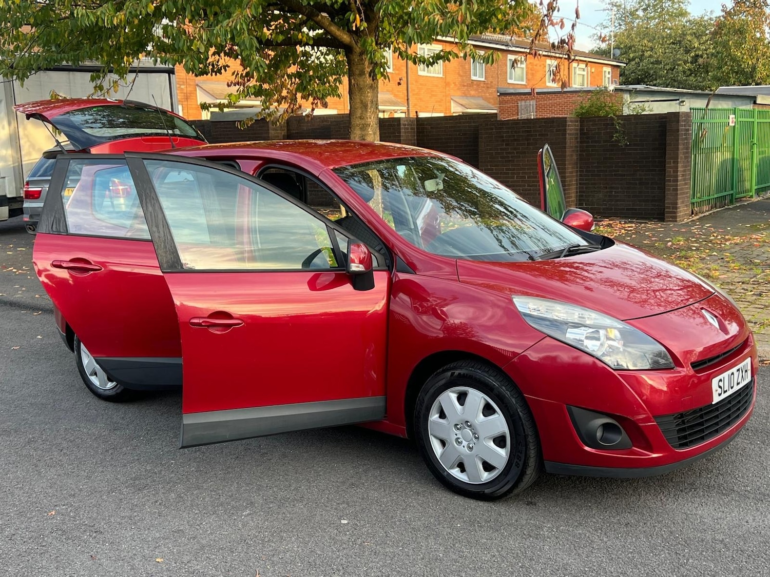 Used Renault Grand Scenic 2010 for sale - 76240288: Photo 33