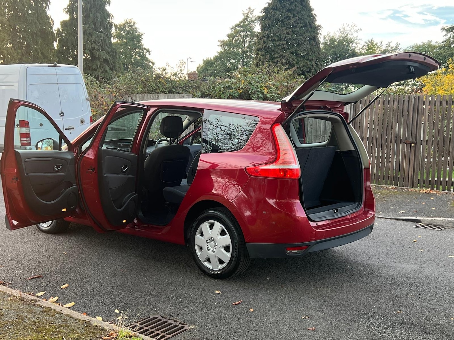 Used Renault Grand Scenic 2010 for sale - 76240288: Photo 36