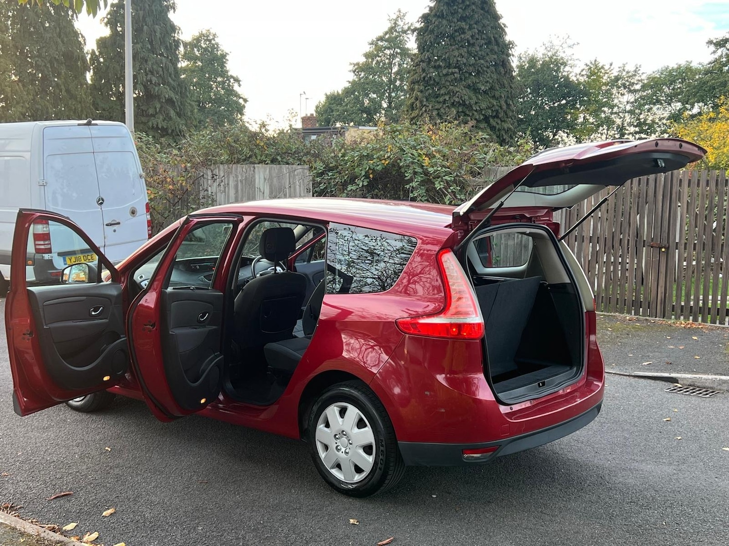 Used Renault Grand Scenic 2010 for sale - 76240288: Photo 37