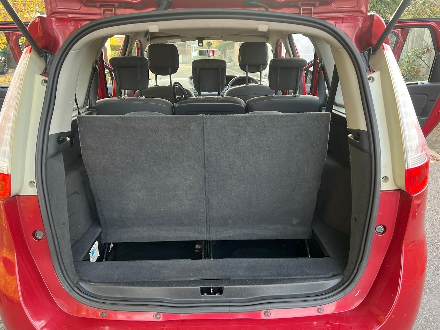 Used Renault Grand Scenic 2010 for sale - 76240288: Photo 4