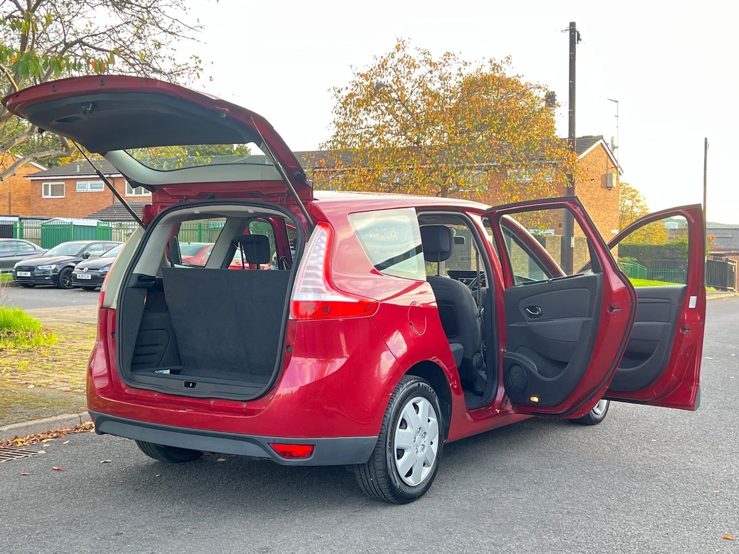 Used Renault Grand Scenic 2010 for sale - 76240288: Photo 40