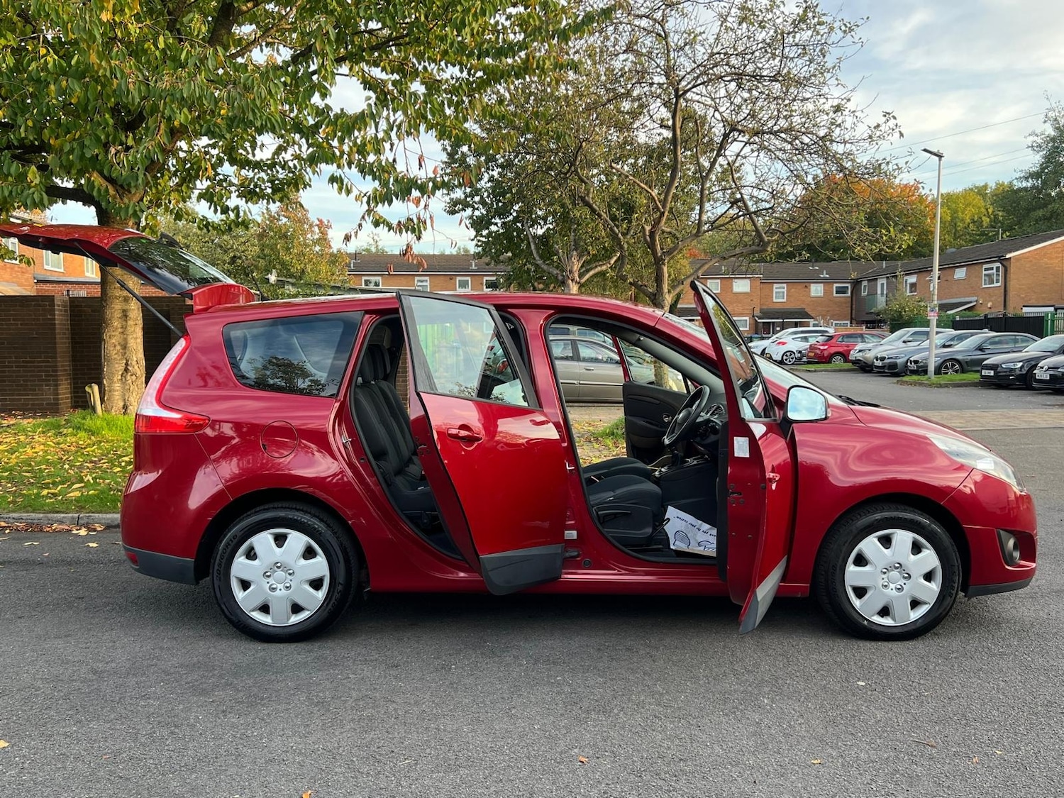 Used Renault Grand Scenic 2010 for sale - 76240288: Photo 41