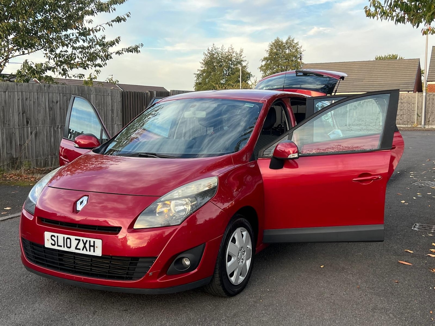 Used Renault Grand Scenic 2010 for sale - 76240288: Photo 8