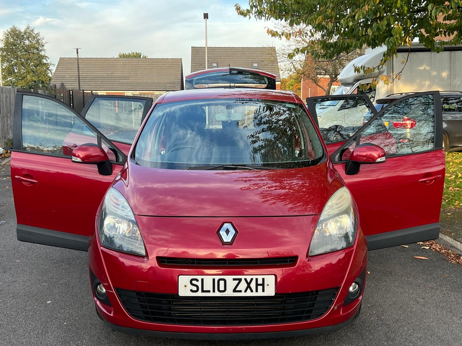 Used Renault Grand Scenic 2010 for sale - 76240288: Photo 9