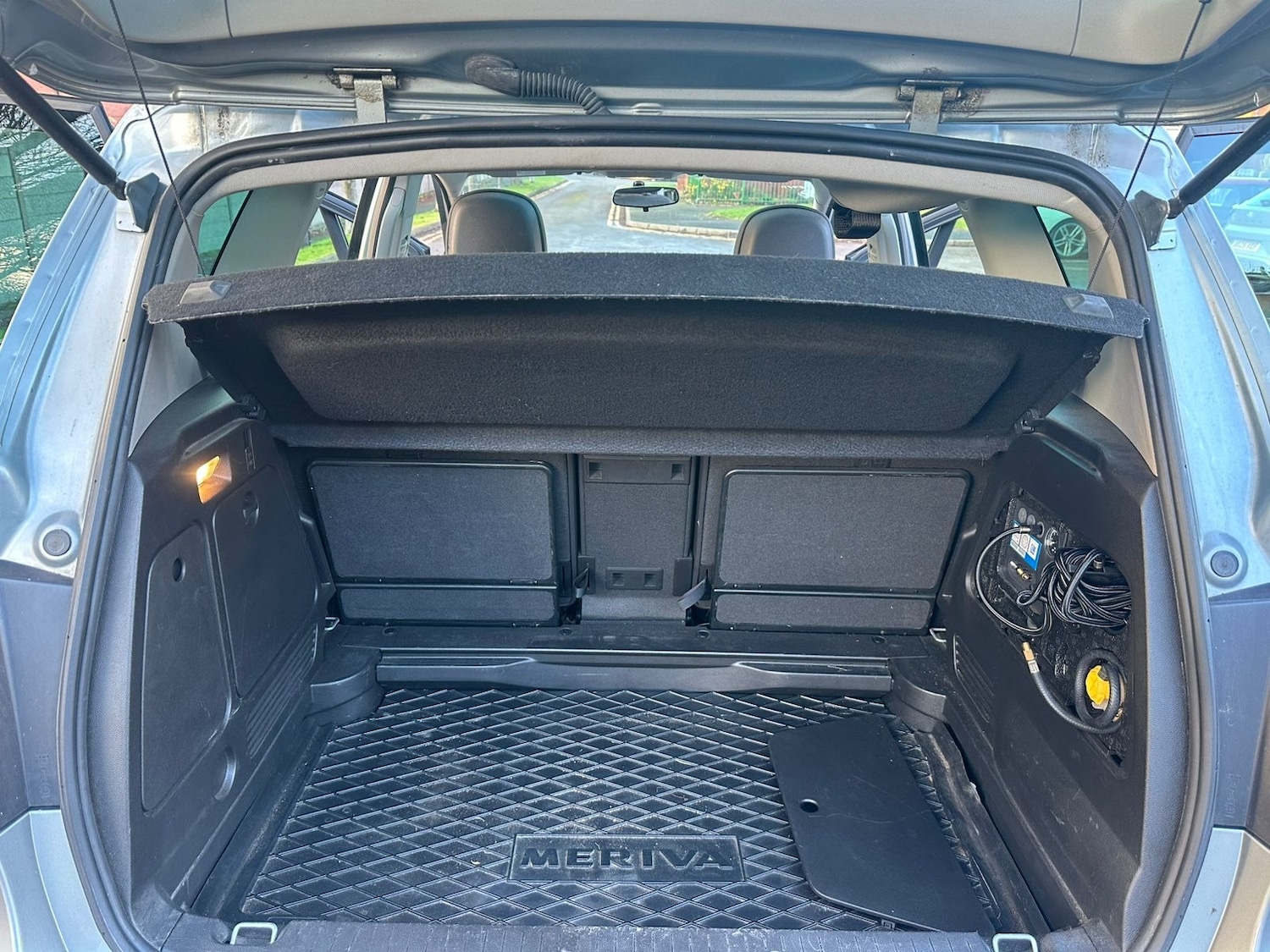 Used Vauxhall Meriva 2011 for sale - 76802499: Photo 31