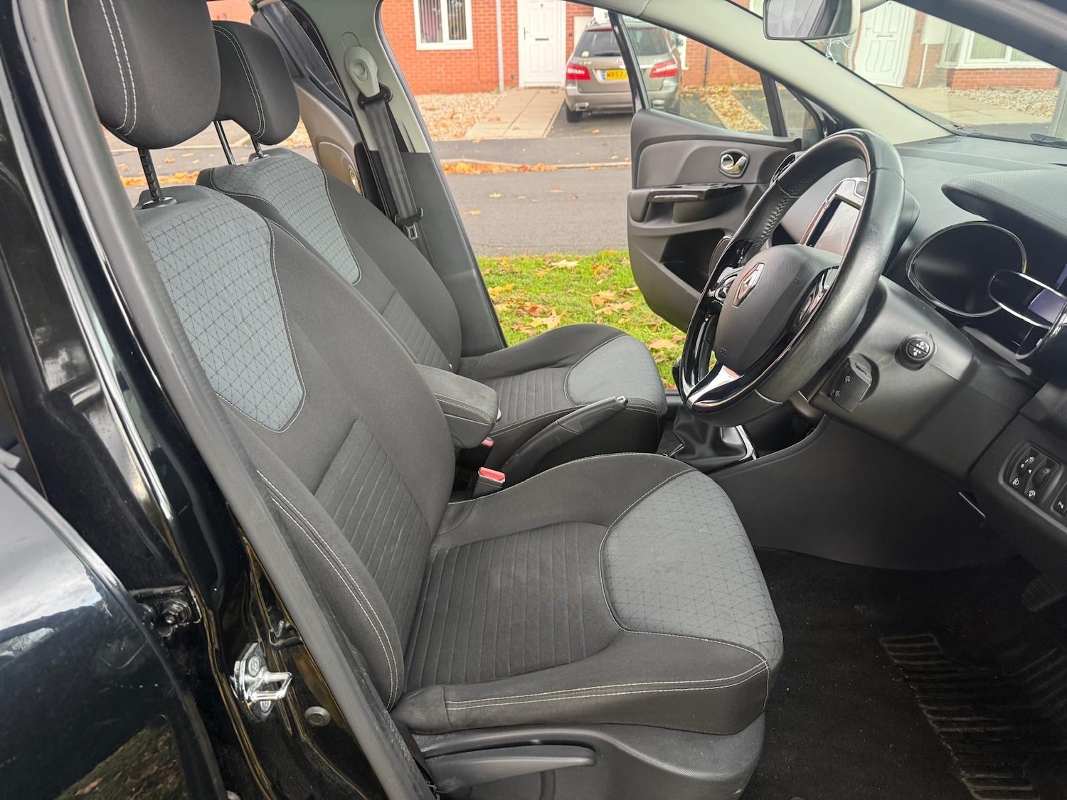 Used Renault Clio 2013 for sale - 76453150: Photo 30