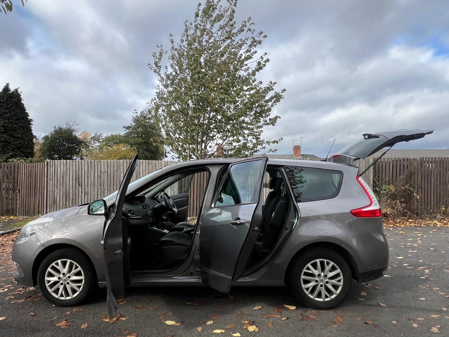 Used Renault Grand Scenic 2014 for sale - 76370068: Photo 20