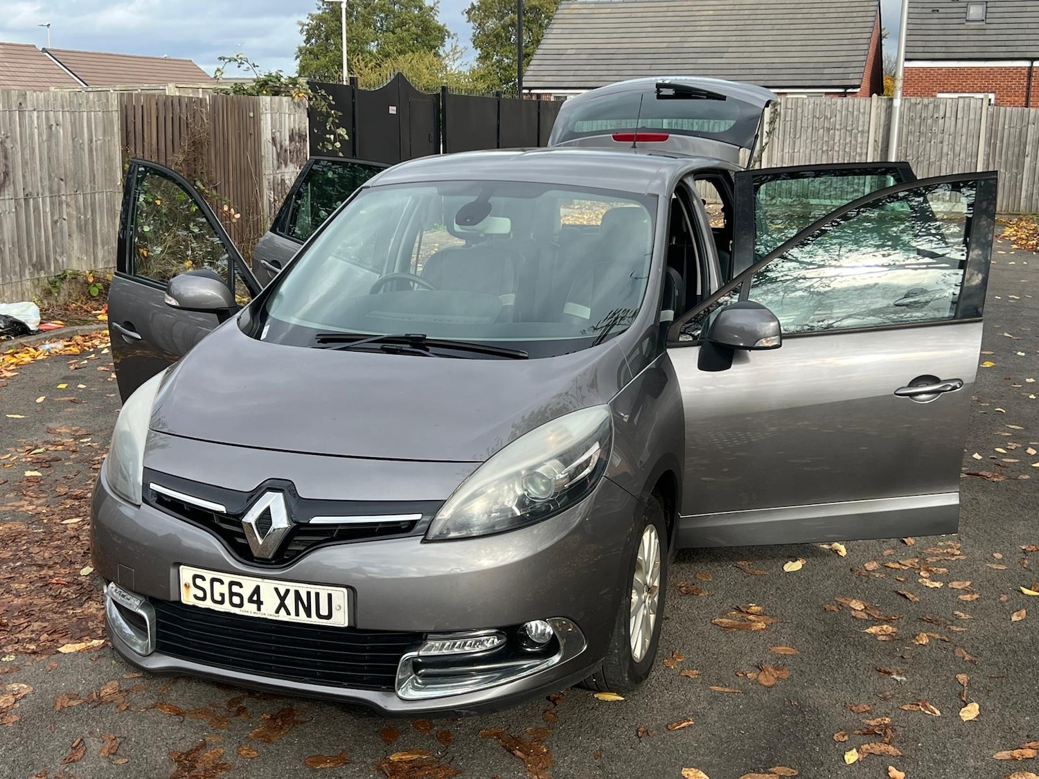 Used Renault Grand Scenic 2014 for sale - 76370068: Photo 23
