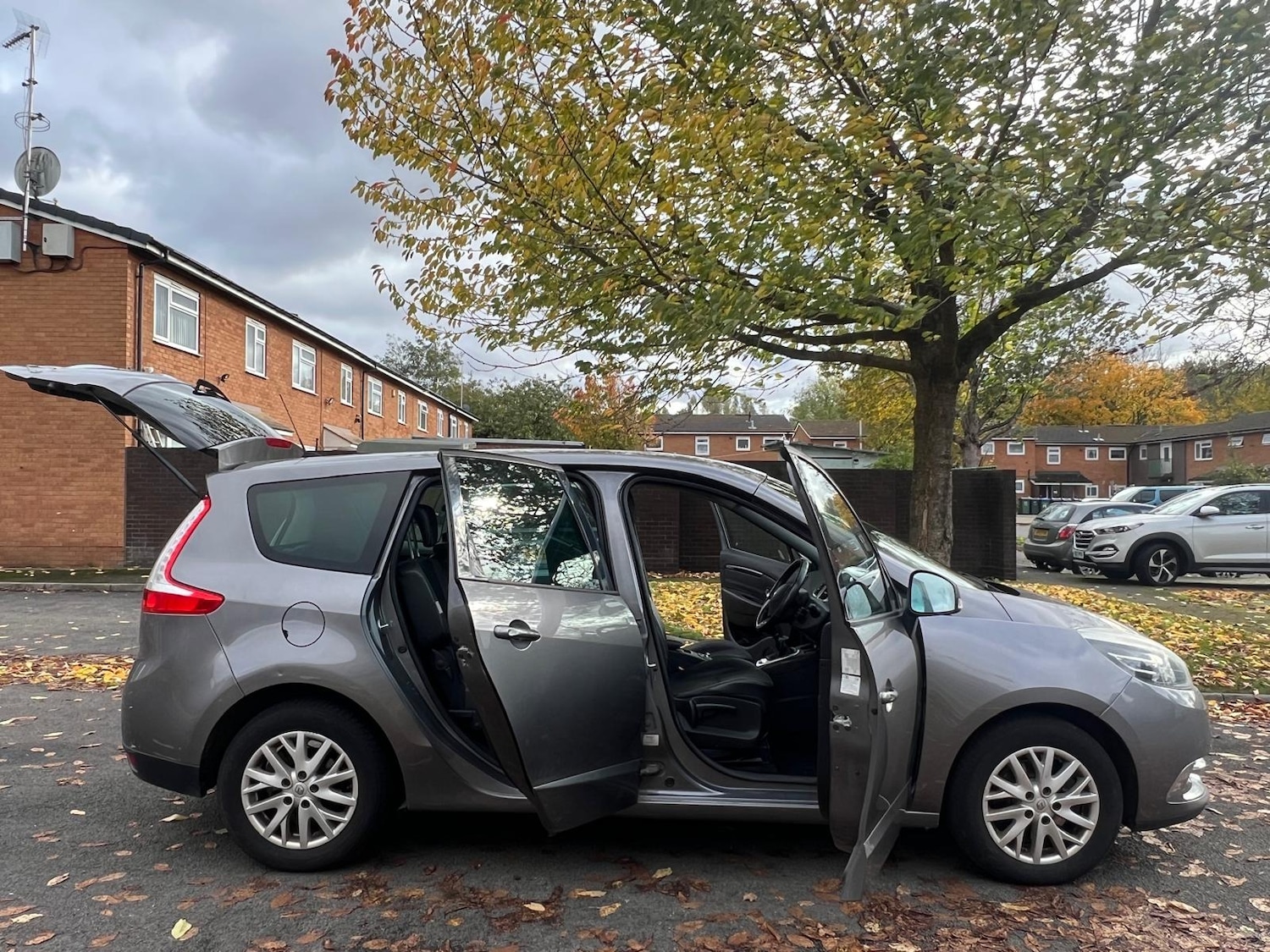 Used Renault Grand Scenic 2014 for sale - 76370068: Photo 30