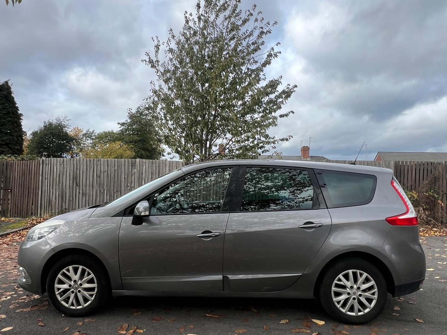 Used Renault Grand Scenic 2014 for sale - 76370068: Photo 8