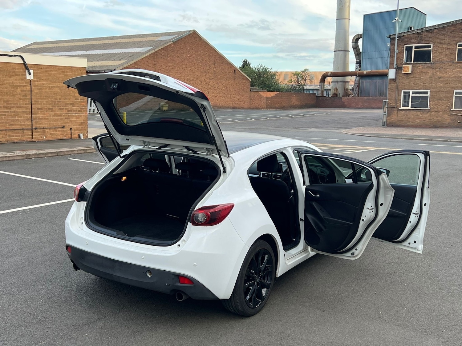 Used Mazda Mazda3 2014 for sale - 76413187: Photo 4