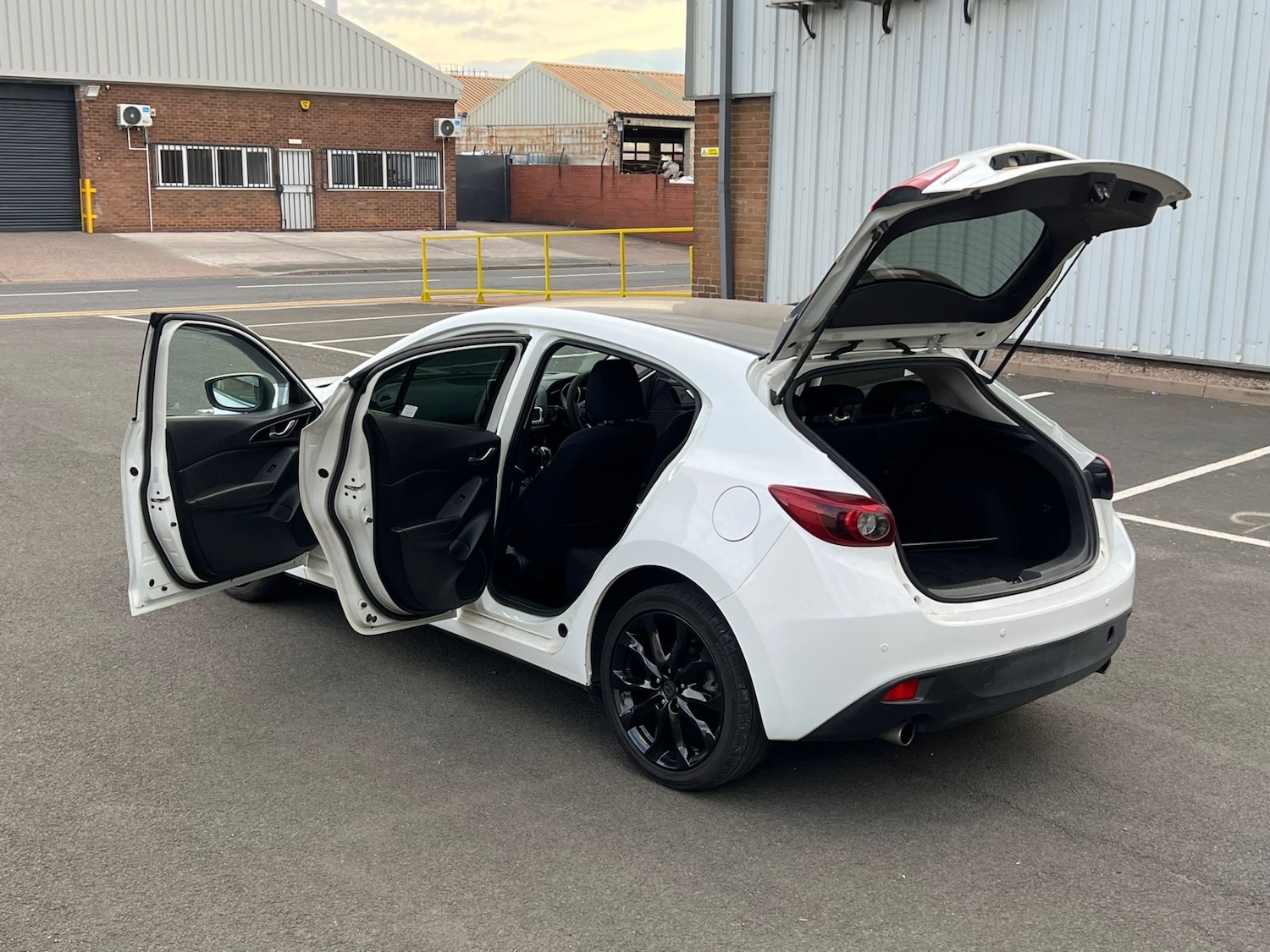 Used Mazda Mazda3 2014 for sale - 76413187: Photo 8