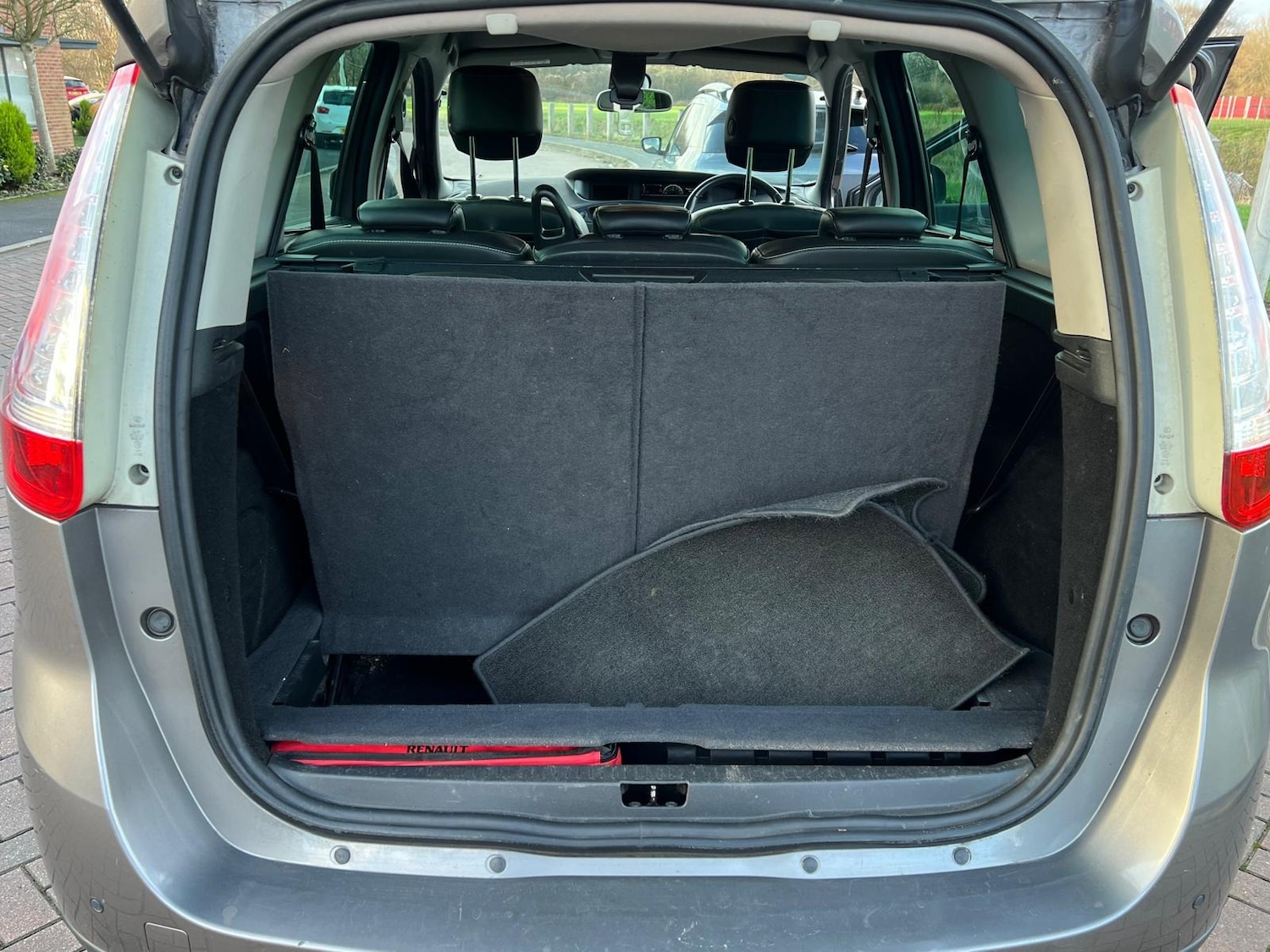 Used Renault Grand Scenic 2015 for sale - 77050303: Photo 18