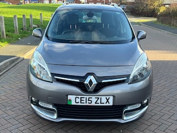 Used Renault Grand Scenic 2015 for sale - 77050303: Photo