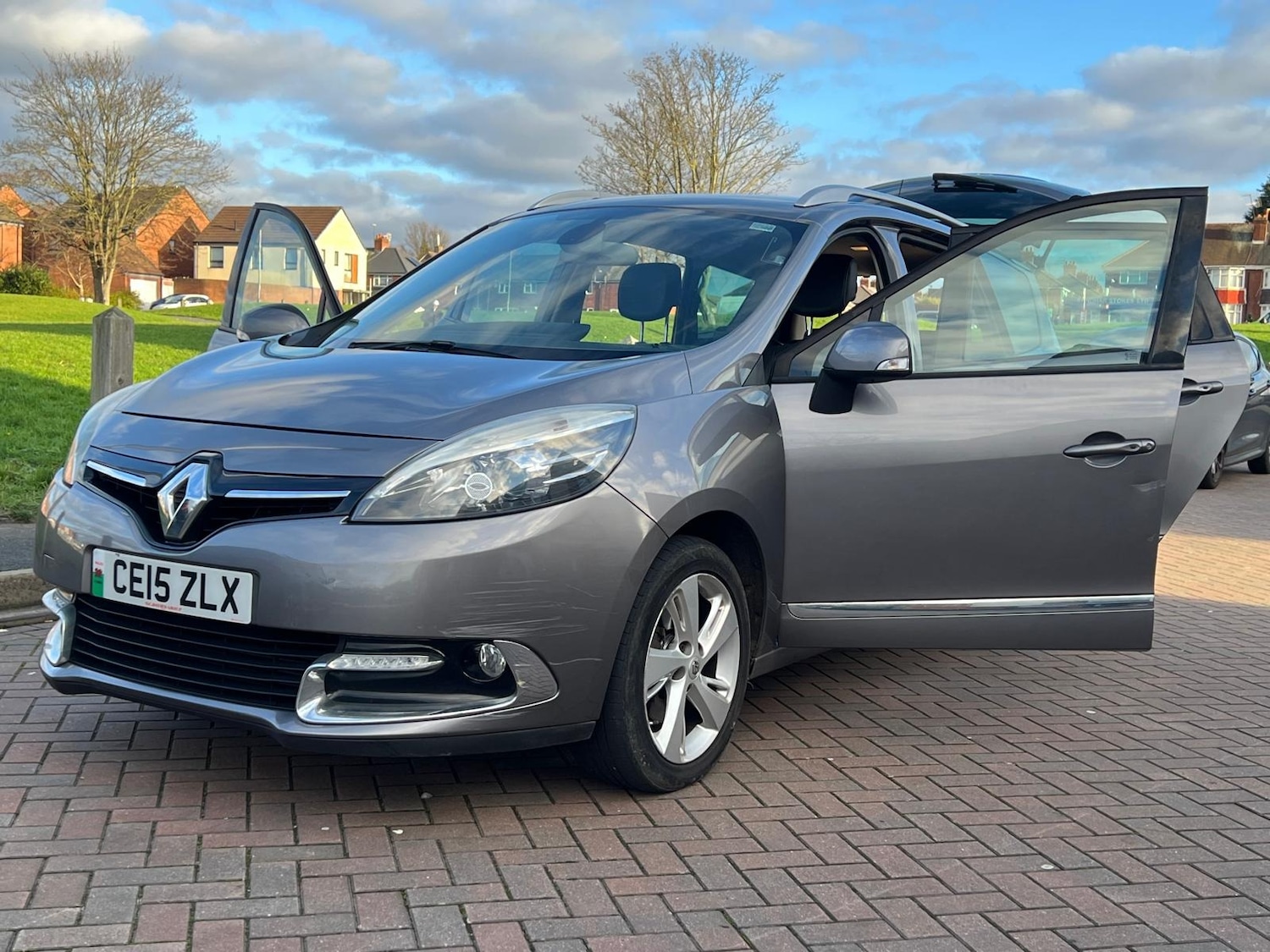 Used Renault Grand Scenic 2015 for sale - 77050303: Photo 46