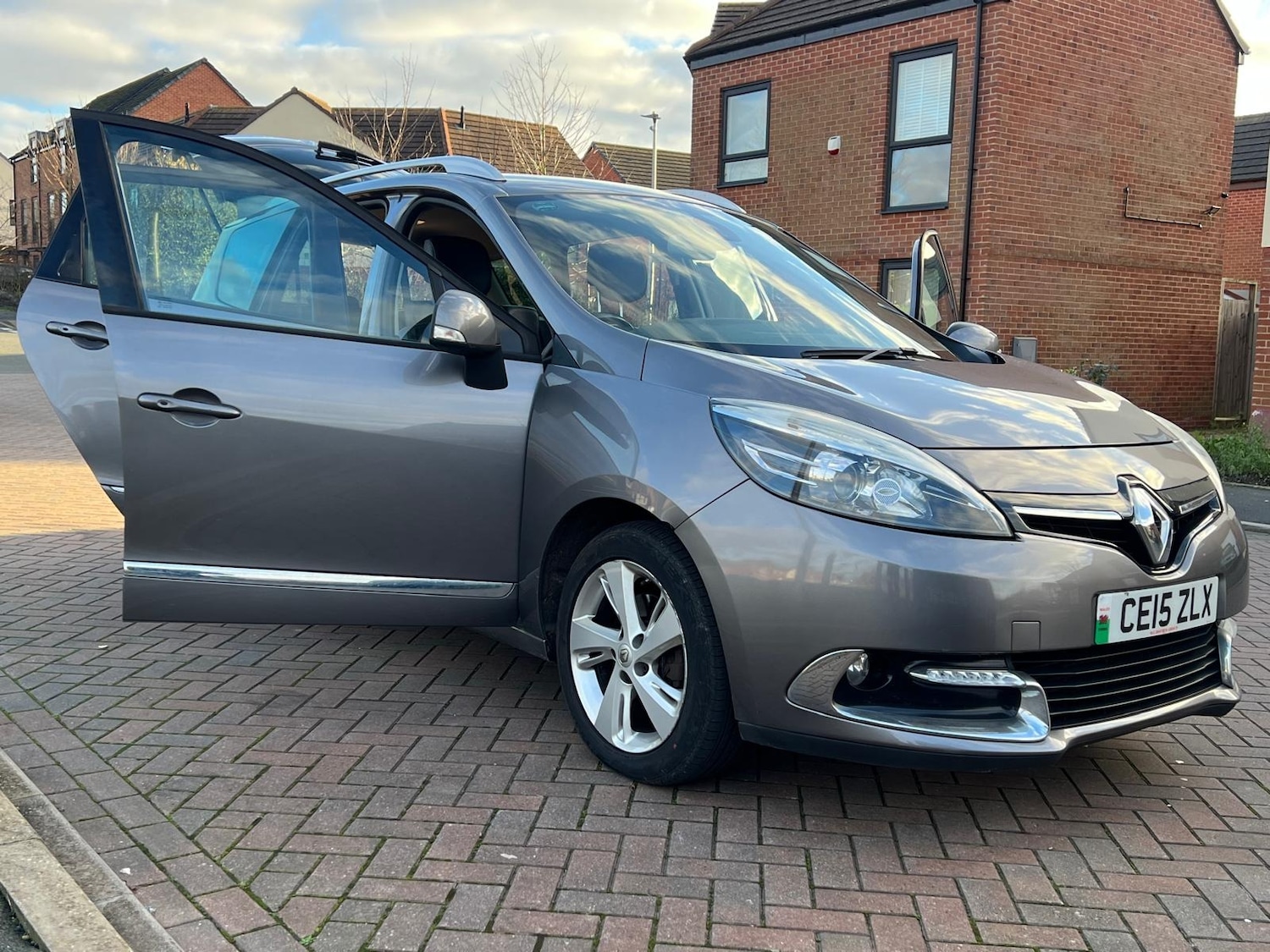 Used Renault Grand Scenic 2015 for sale - 77050303: Photo 52