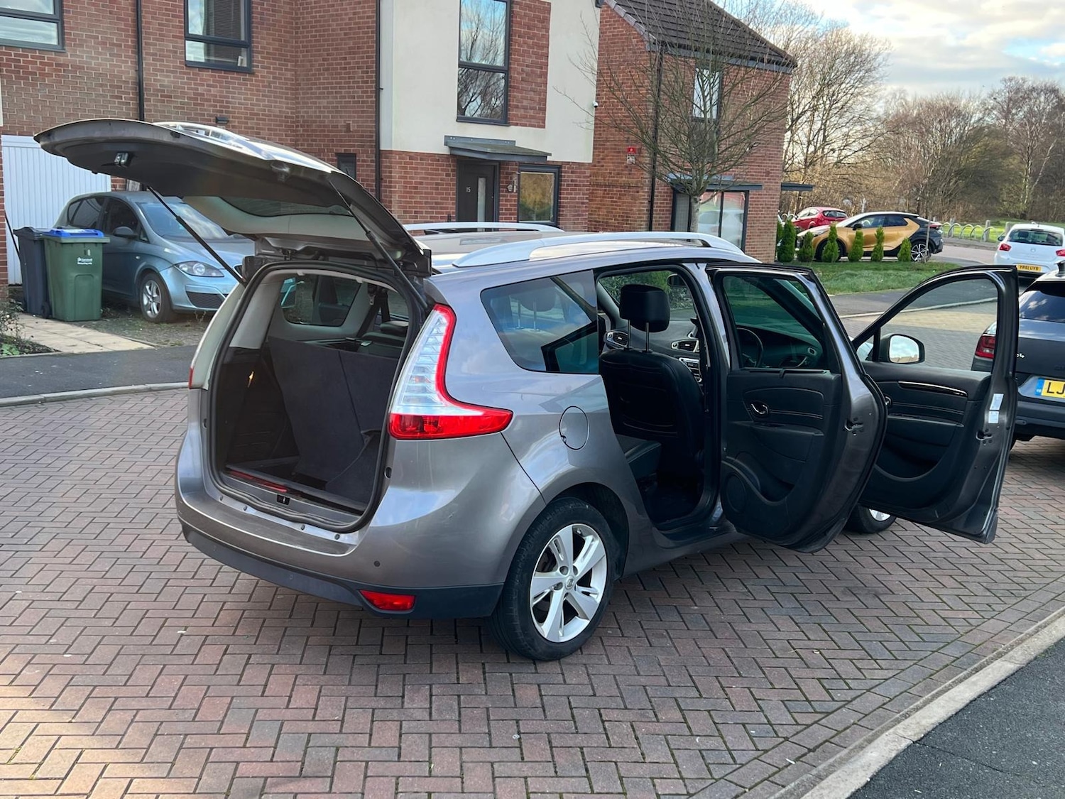 Used Renault Grand Scenic 2015 for sale - 77050303: Photo 54