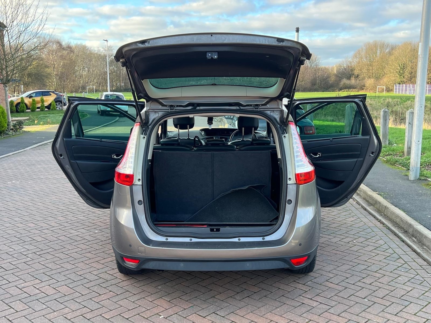 Used Renault Grand Scenic 2015 for sale - 77050303: Photo 56