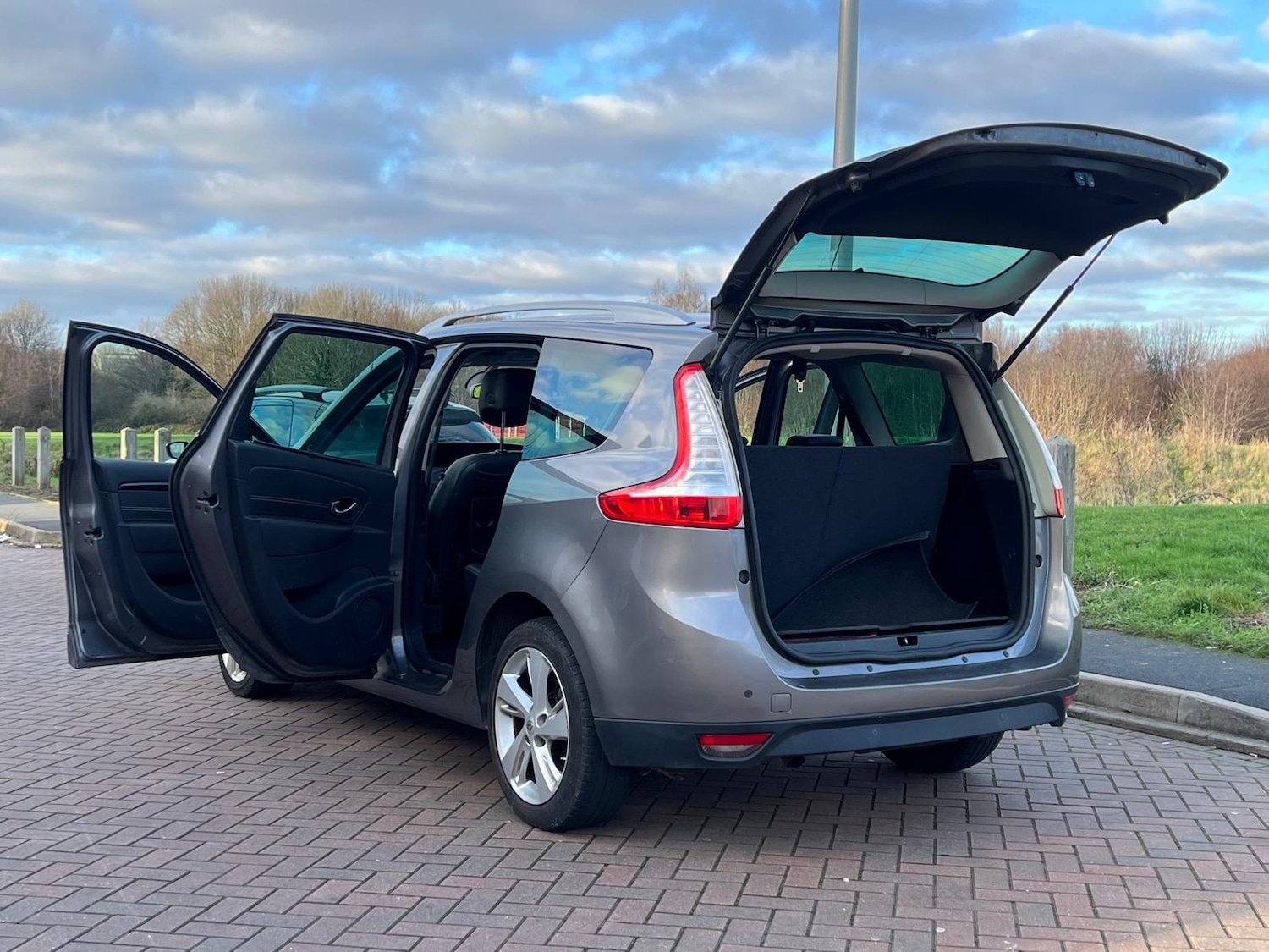 Used Renault Grand Scenic 2015 for sale - 77050303: Photo 57