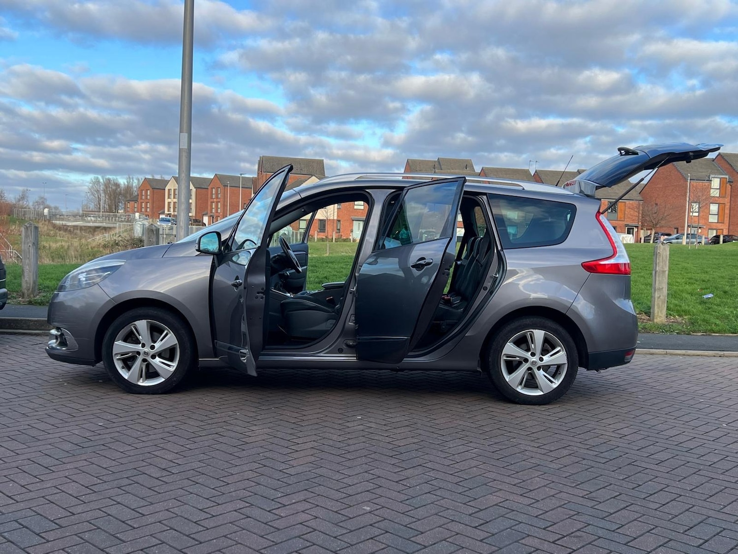 Used Renault Grand Scenic 2015 for sale - 77050303: Photo 61