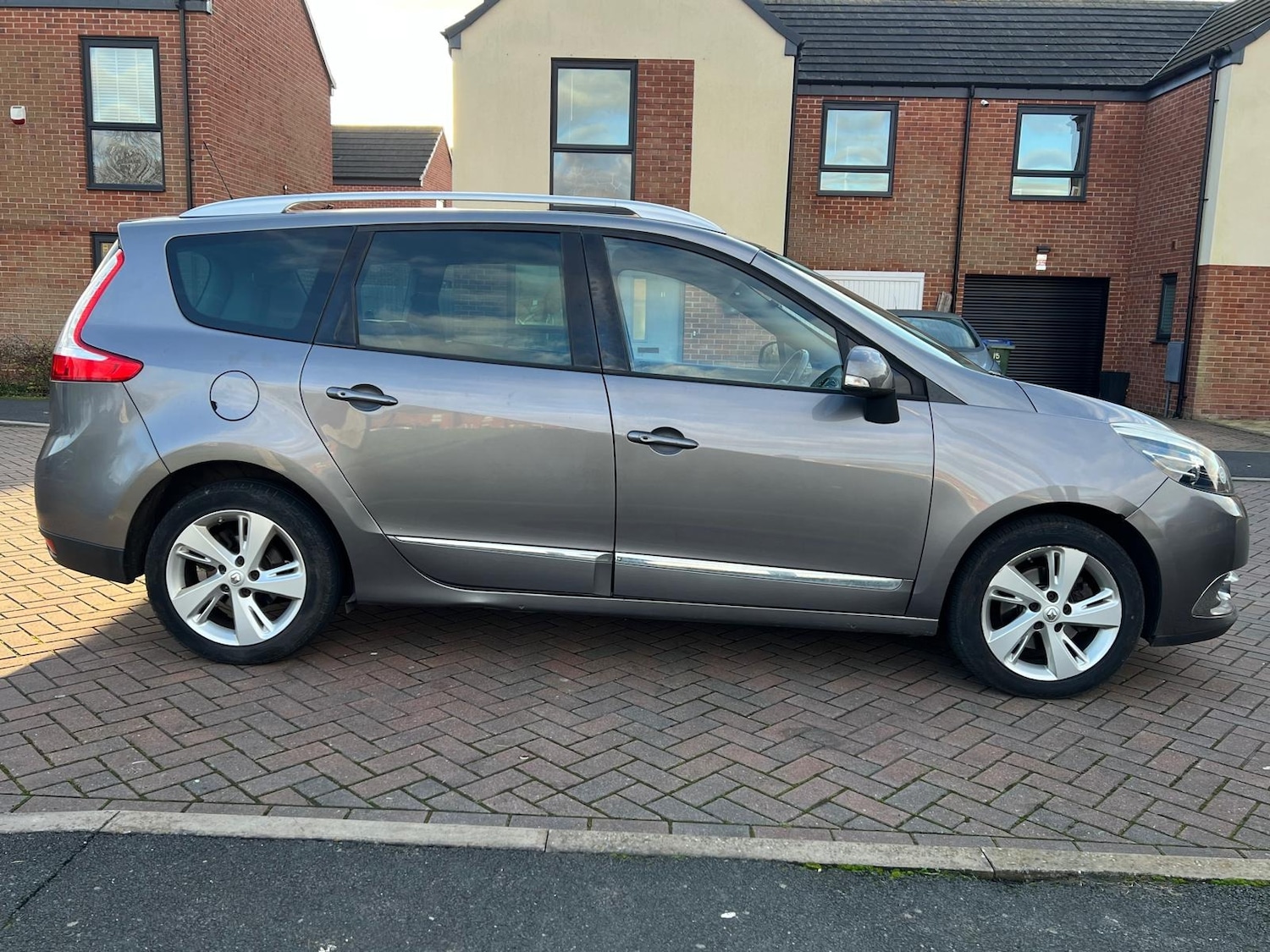 Used Renault Grand Scenic 2015 for sale - 77050303: Photo 8