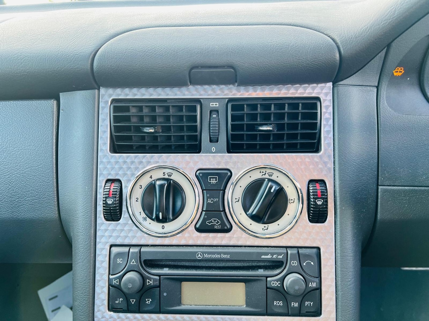 Used Mercedes-Benz SLK 2003 for sale - 77551516: Photo 32