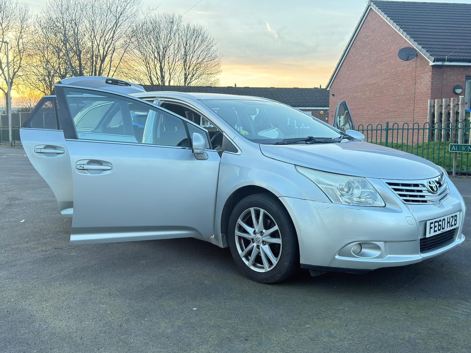 Used Toyota Avensis 2010 for sale - 77941614: Photo 15