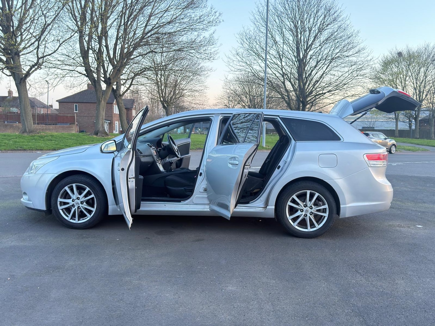 Used Toyota Avensis 2010 for sale - 77941614: Photo 21