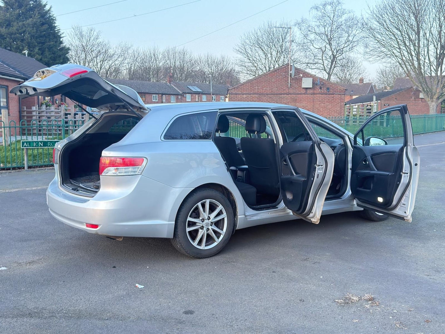 Used Toyota Avensis 2010 for sale - 77941614: Photo 24