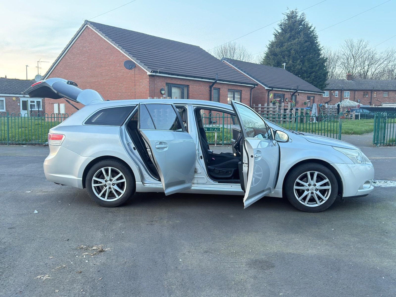 Used Toyota Avensis 2010 for sale - 77941614: Photo 26