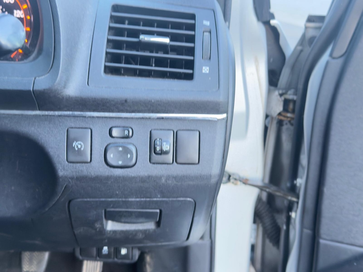 Used Toyota Avensis 2010 for sale - 77941614: Photo 38