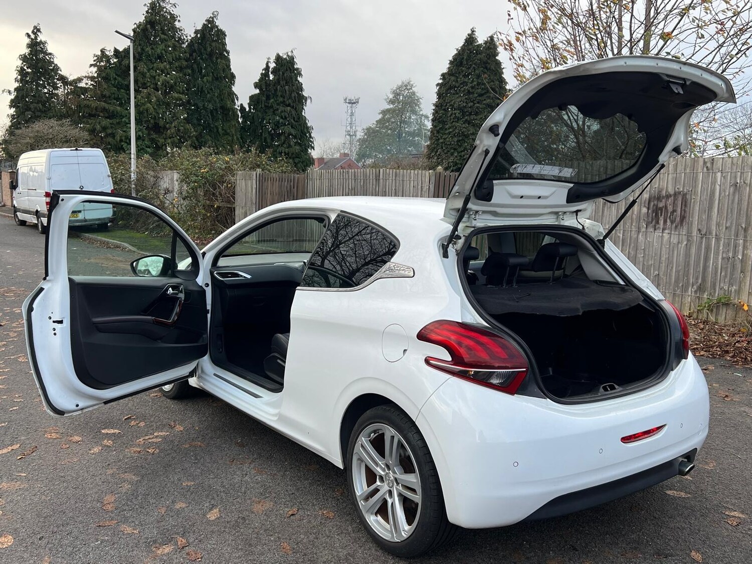 Used Peugeot 208 2016 for sale - 76574220: Photo 17