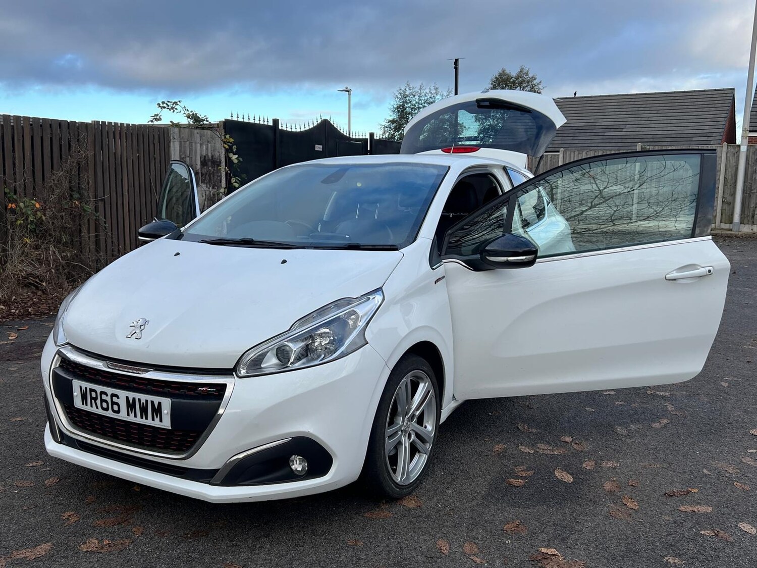 Used Peugeot 208 2016 for sale - 76574220: Photo 18