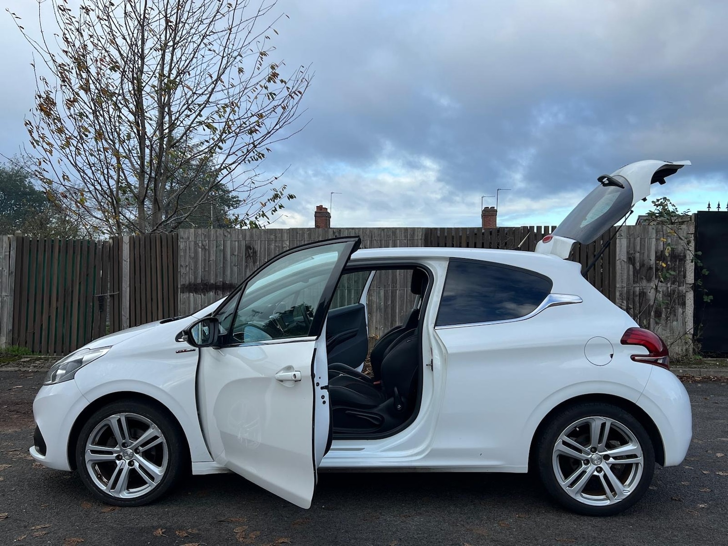 Used Peugeot 208 2016 for sale - 76574220: Photo 21