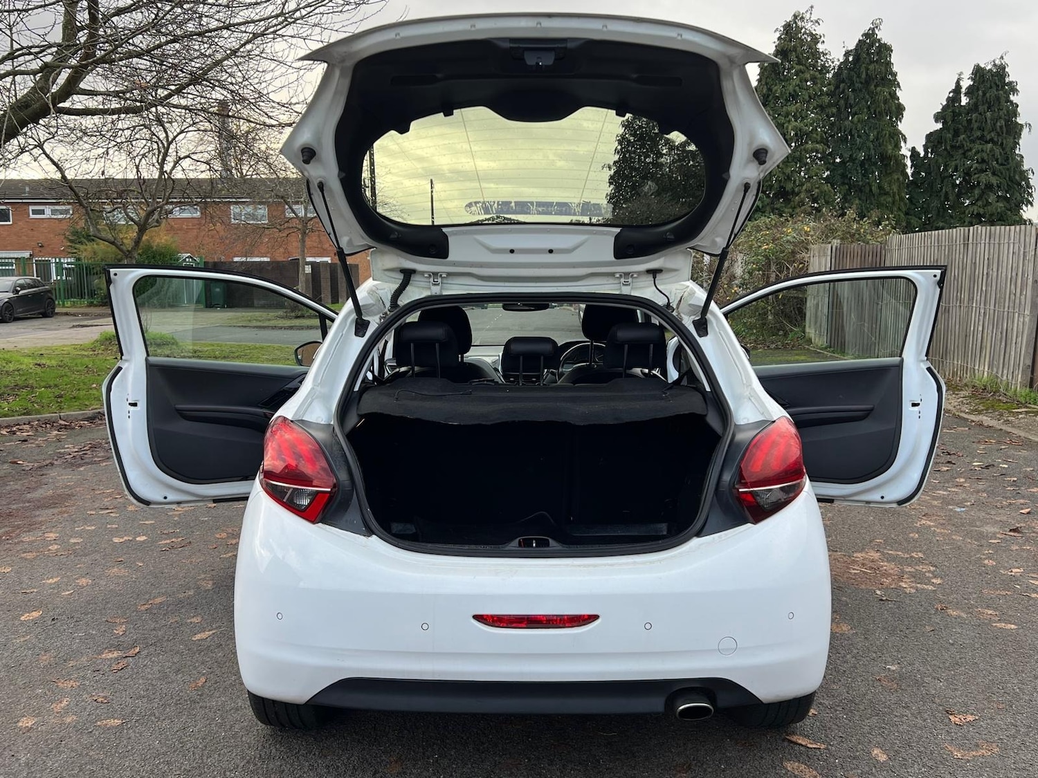 Used Peugeot 208 2016 for sale - 76574220: Photo 25