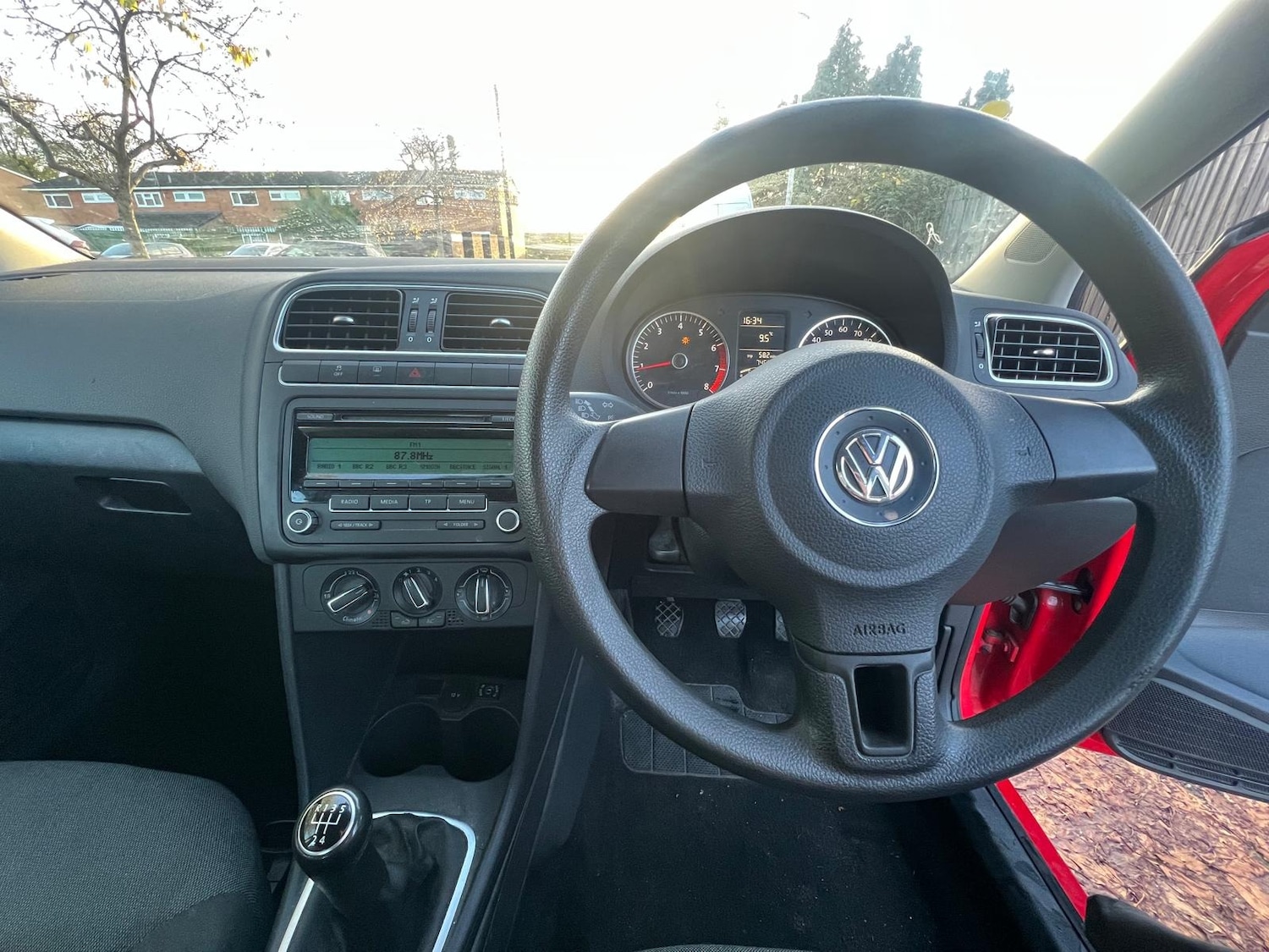 Used Volkswagen Polo 2011 for sale - 76371768: Photo 34