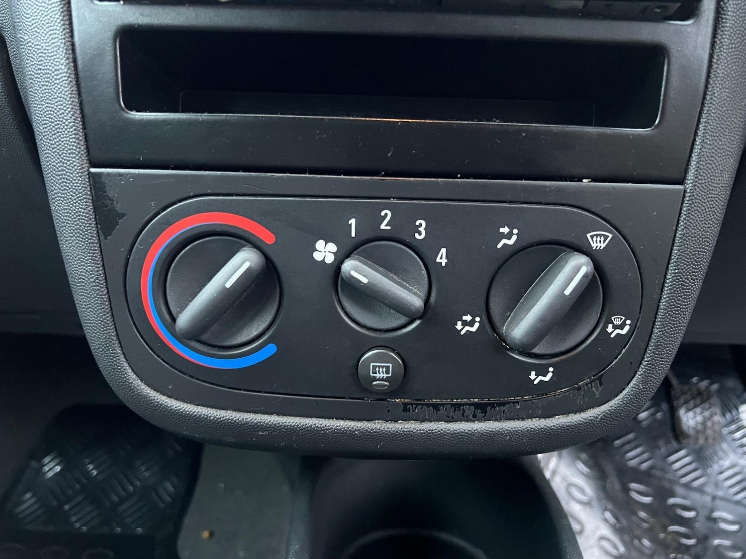 Used Vauxhall Corsa 2004 for sale - 77041039: Photo 26