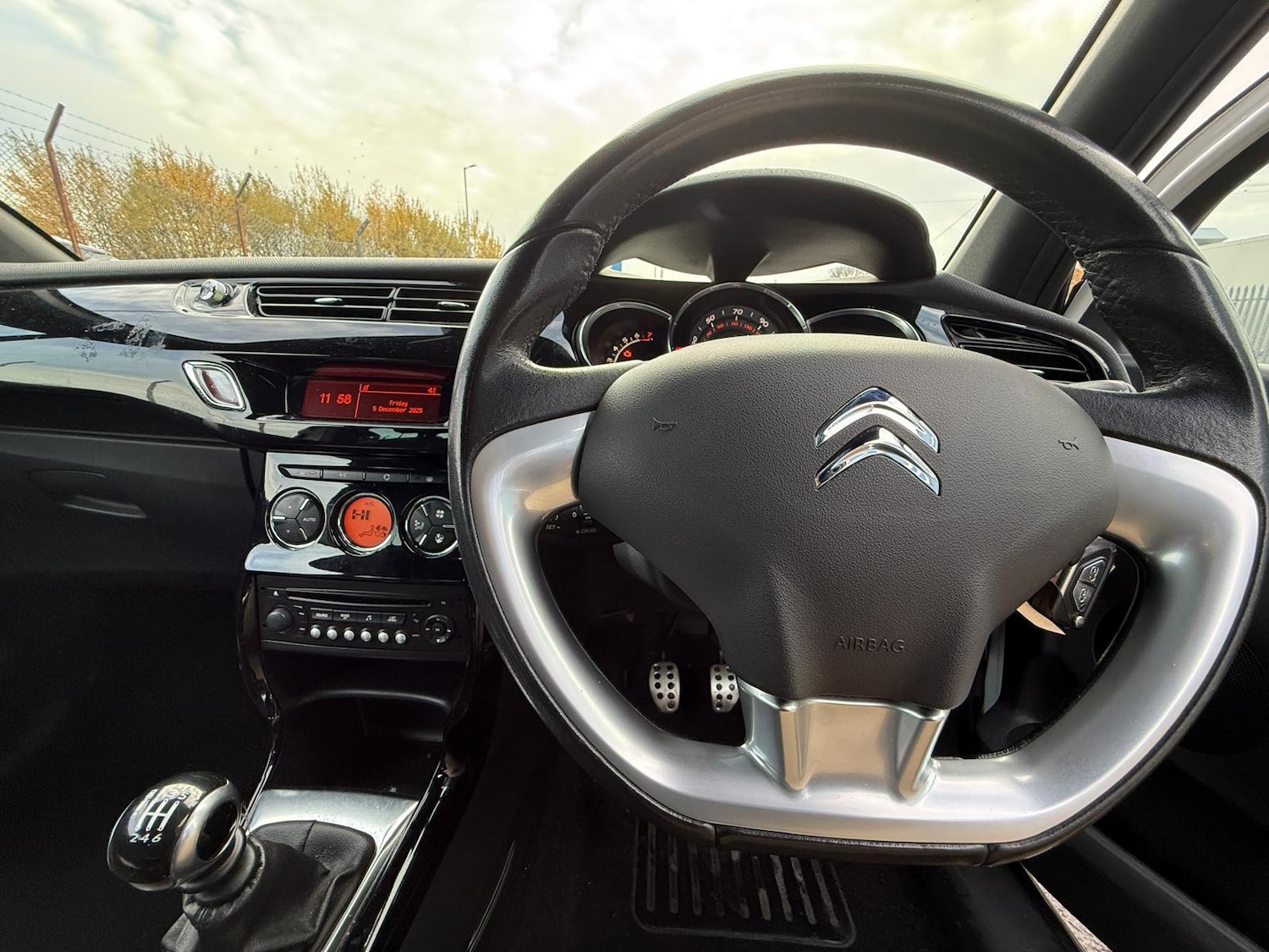 Used Citroen DS3 2015 for sale - 76772281: Photo 29