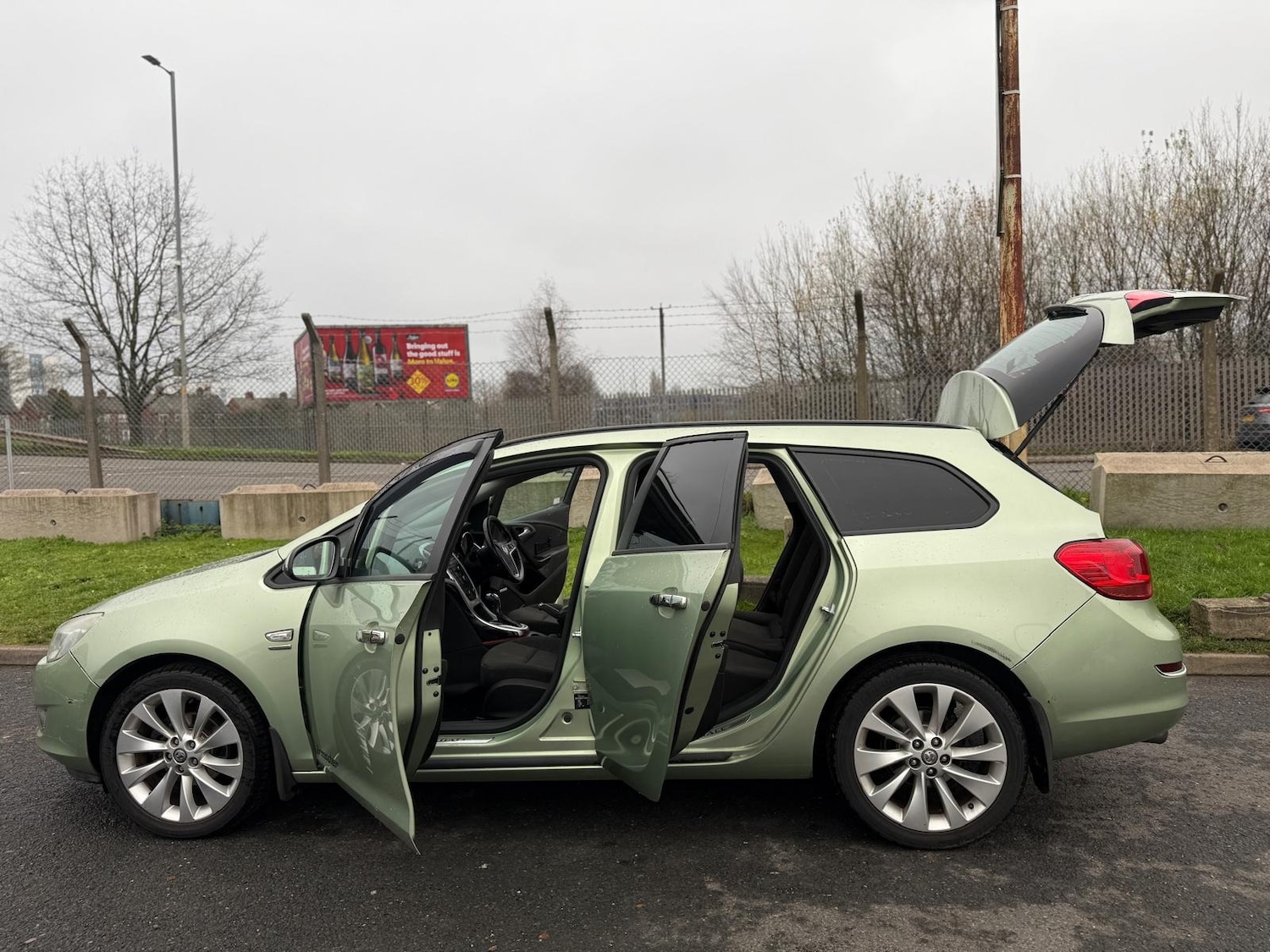 Used Vauxhall Astra 2011 for sale - 77060552: Photo 19