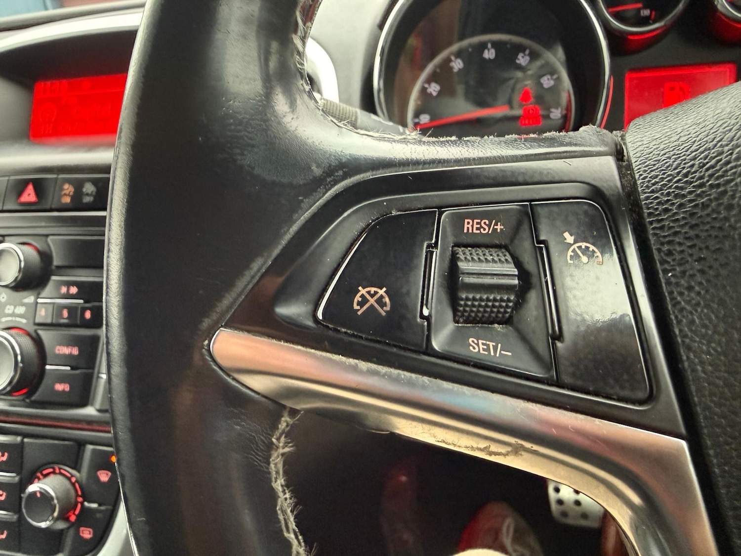 Used Vauxhall Astra 2011 for sale - 77060552: Photo 26