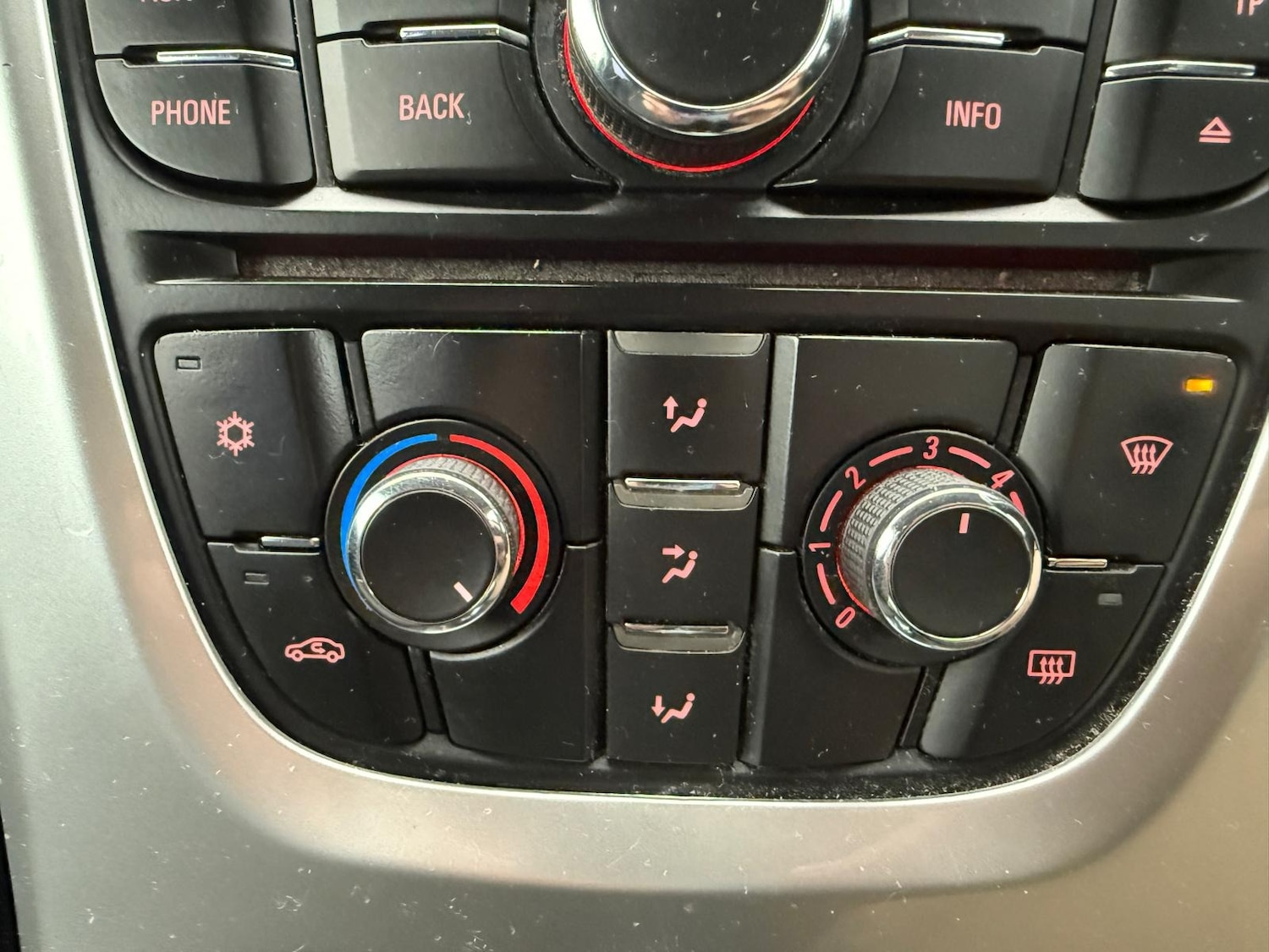 Used Vauxhall Astra 2011 for sale - 77060552: Photo 27