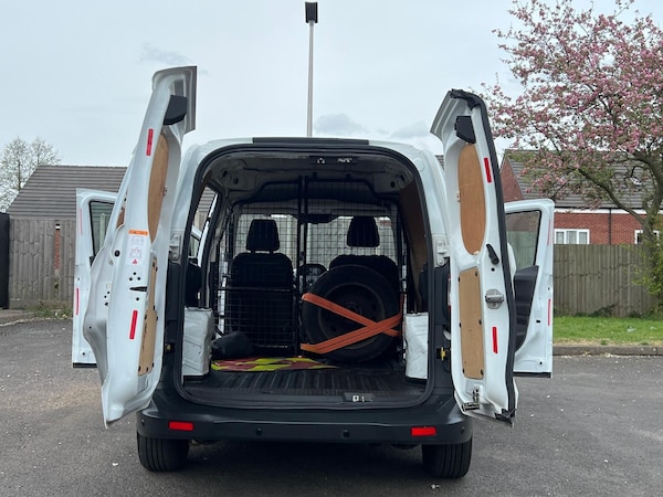 Used Ford Transit Courier 2015 for sale - 76176117: Photo 29