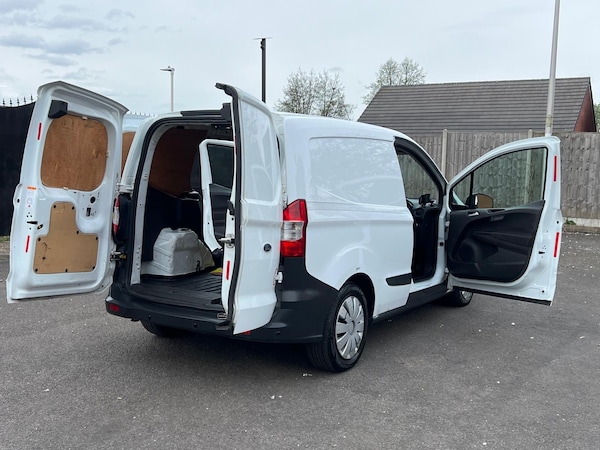 Used Ford Transit Courier 2015 for sale - 76176117: Photo 32