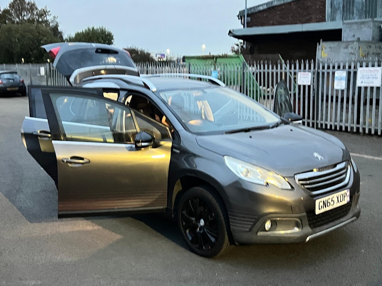 Used Peugeot 2008 2015 for sale - 76176102: Photo 2
