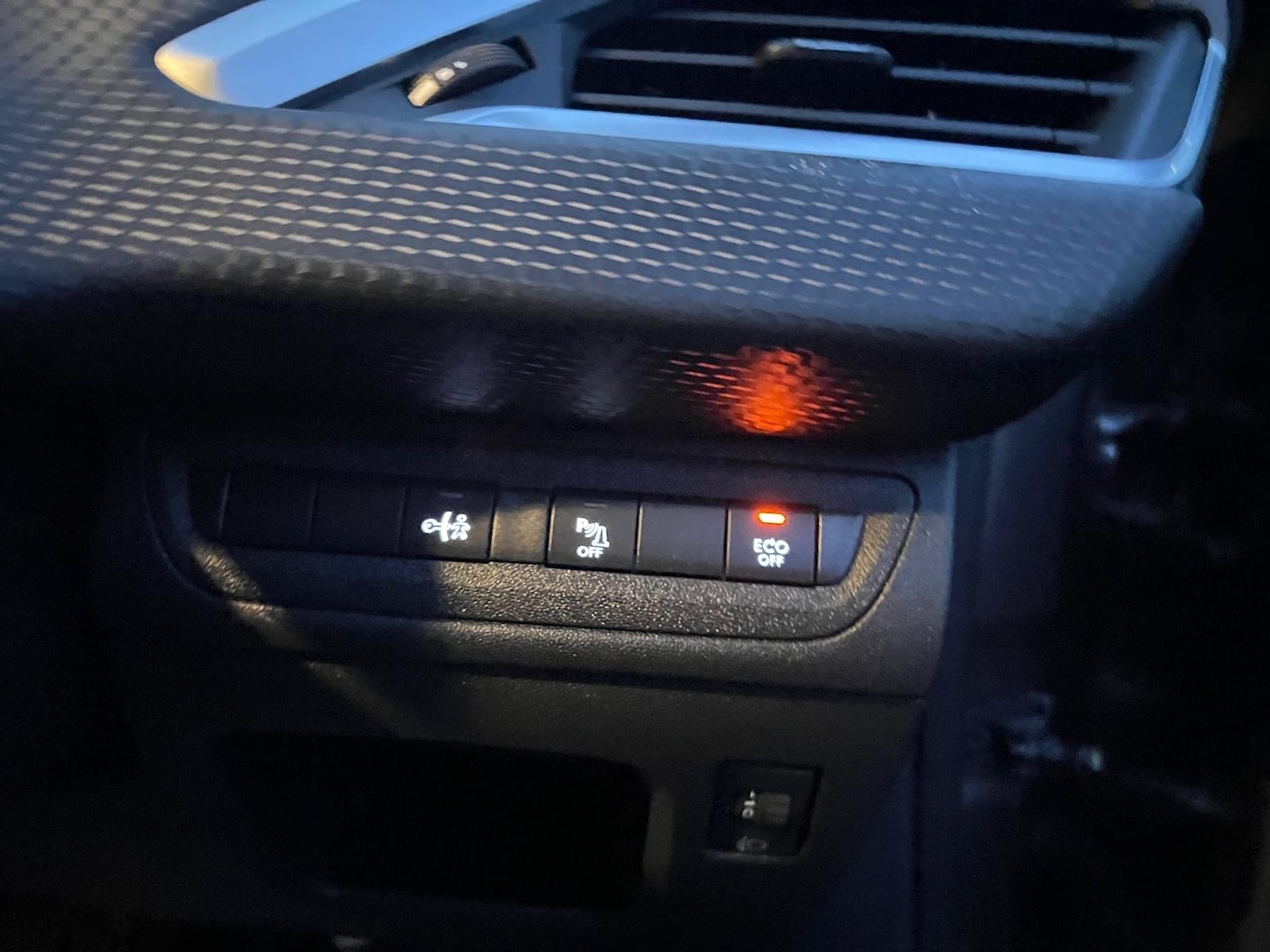 Used Peugeot 2008 2015 for sale - 76176102: Photo 27