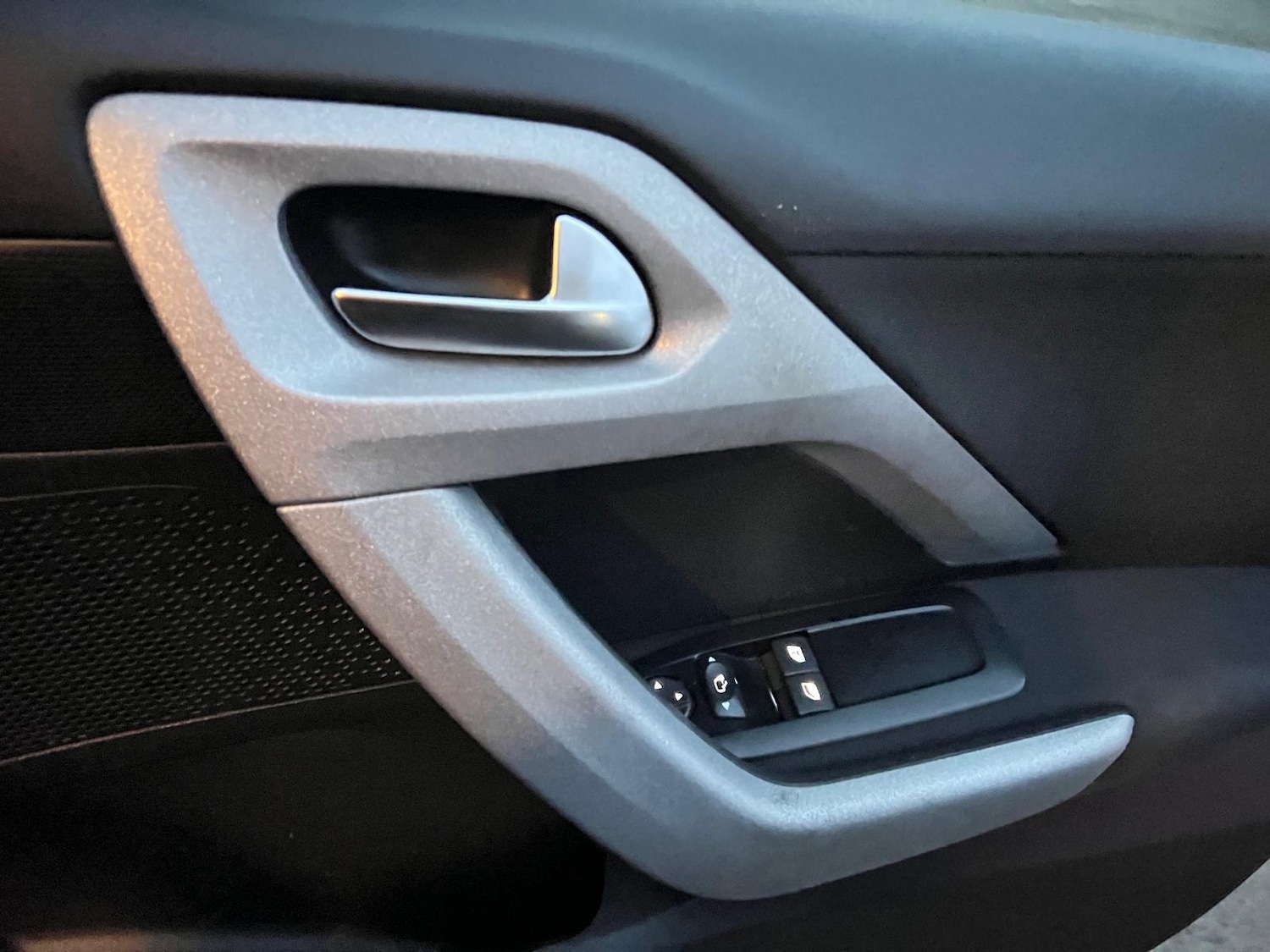 Used Peugeot 2008 2015 for sale - 76176102: Photo 28