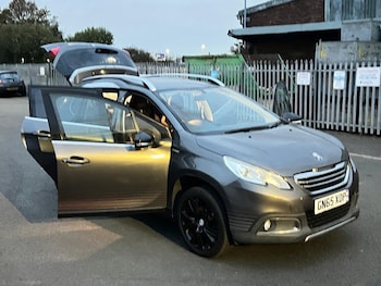 Used Peugeot 2008 2015 for sale - 76176102: Photo